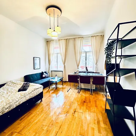 2Br Apartment For 6 People, Only 17 Minute Walk To Schoenbrunn