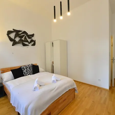 Studio Close To Centre And Akh