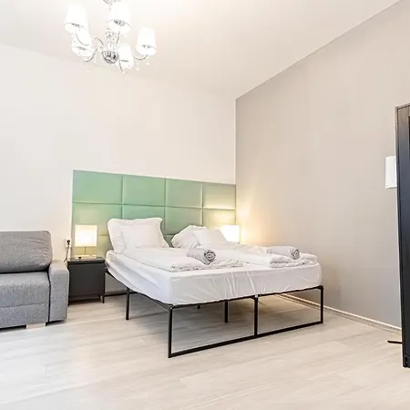 Danube Delight: Elegant Getaway Near Prater Stern Apartment