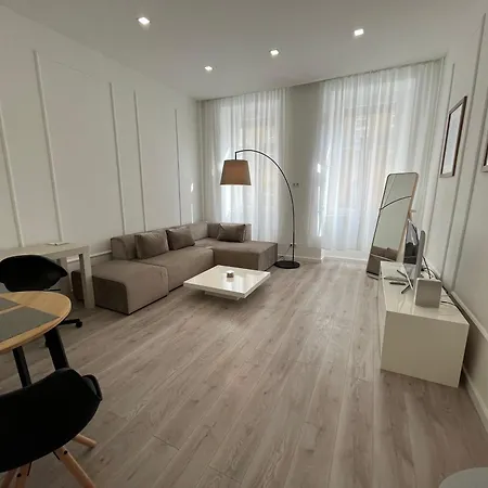 StayIn - Elegant design apartment with garden