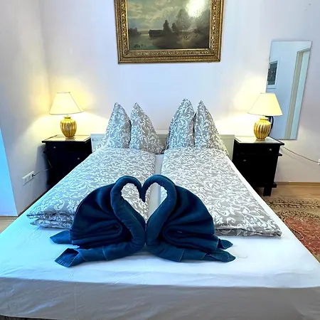 Historical Apartment In City Center