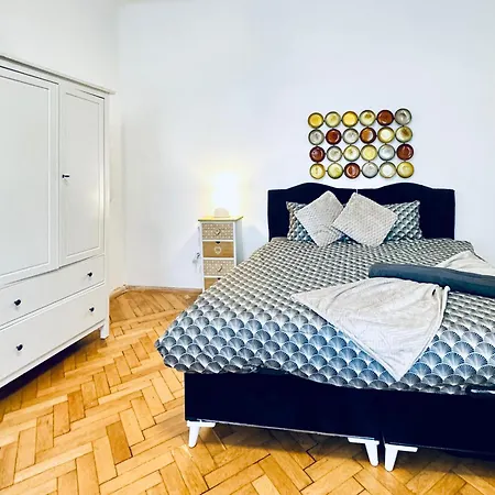 Affordable 1Br & 1Lr Apt, 7 Min To Westbahnhof