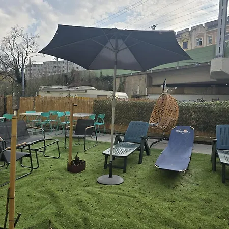 Lovely Shared 6Br With Garden Near Danube & Millenium City