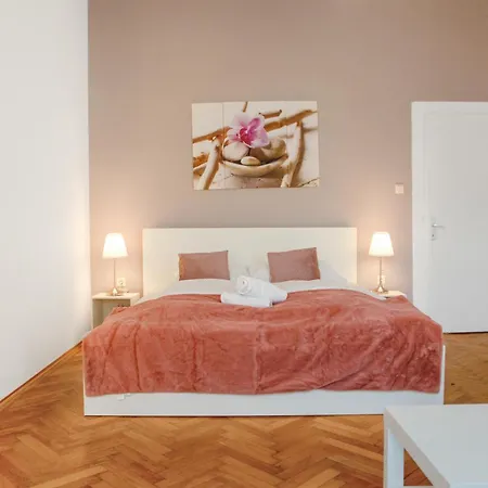 Modern 3Br Stay Ideal For Group Getaways & Families