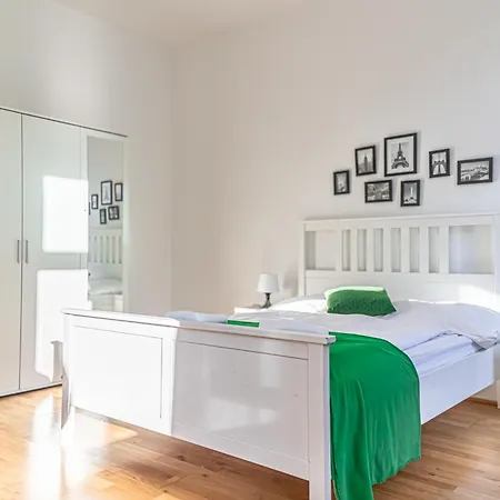 Lovely 3Br Shared Apt Near Belvedere Great For Long Stays