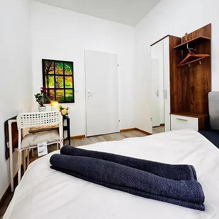 Stylish 4Br Shared Apt -10 Min Transport To Stadthalle