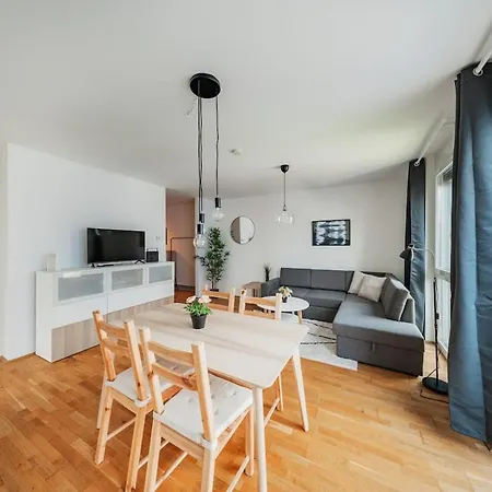 Great Apartment - 2 Bedrooms - With Parking