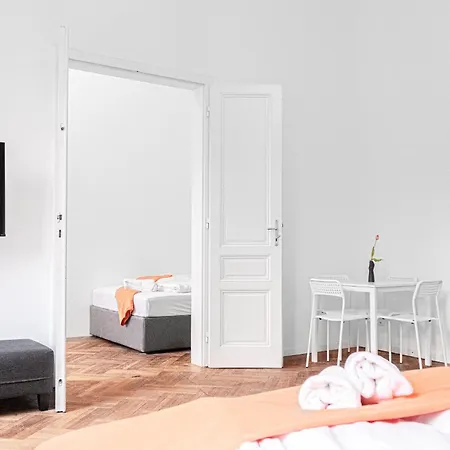 Cozy 2Br Apt With Tv & Netflix, Steps From Akh
