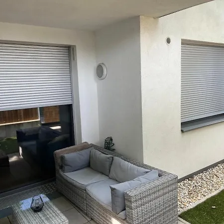 Lovely 2-Bedroom Apartment Close To Airport