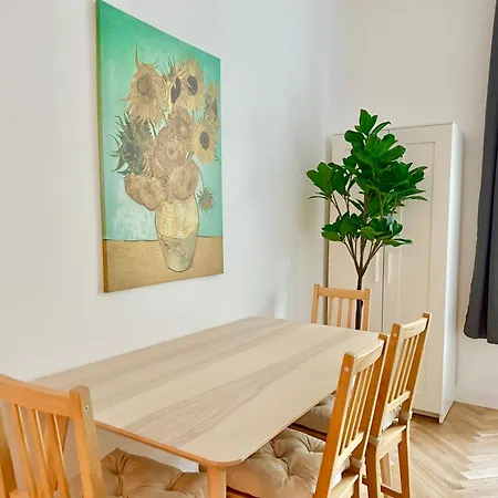 Central Renovated Apartment With Balcony