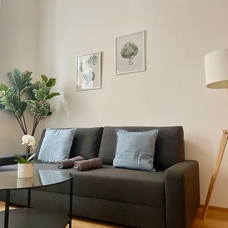 Spacious Modern 2 Bedroom Apartment