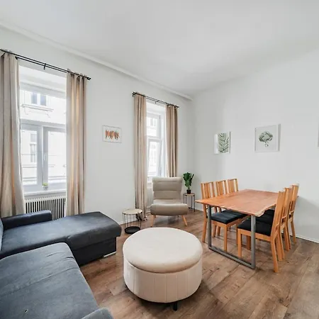 70 M2 Long-Term Central Westbahnhof Apartment