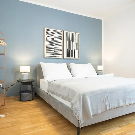 Ferienwohnung Brand New! Selfcheck-In, King Size Bed, Free Wi-Fi
