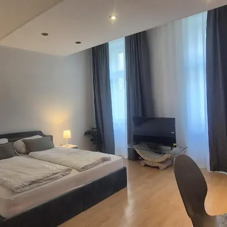 Spacious & Central 2Br Apt Ideal For Long Stays