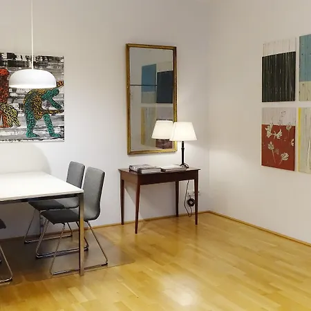 Charmante Neu Renovierte Wohnung In Der Naehe Des Stadtzentrums