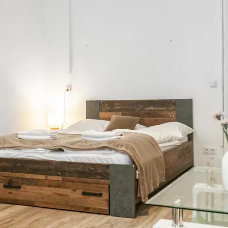 Spacious 1Br Apt, Wifi & Tv, With A Great Location