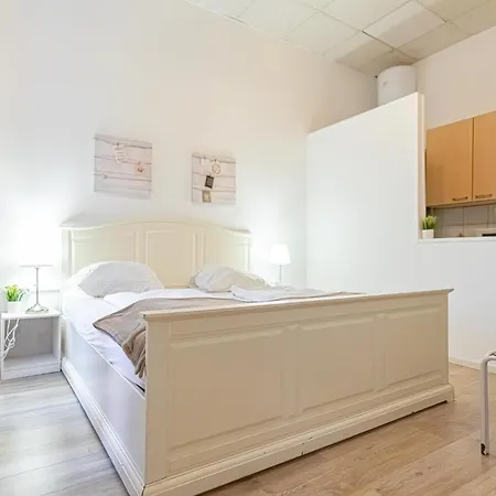 Stylish Small & Cozy Apt - Ideal For Longstays