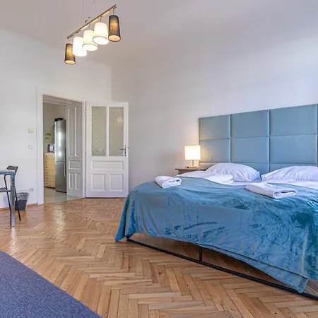 Comfortable & Amazing 2 Bedroom Hideaway W Local Flair