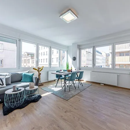 Bright & Sunny By Jr City Apartments