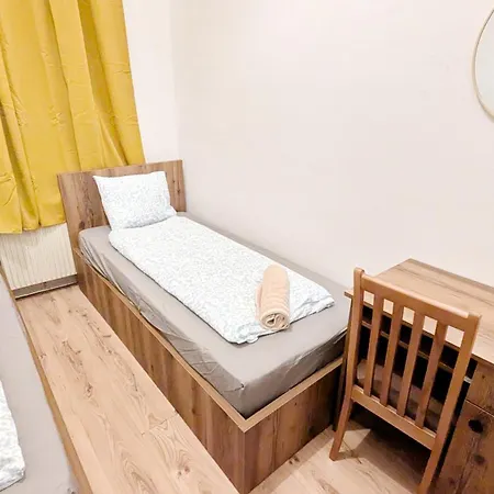Spacious Rooms - 15 Min From Airport & City Center, 5 Min From Vienna Main-Bus Station Ez 42