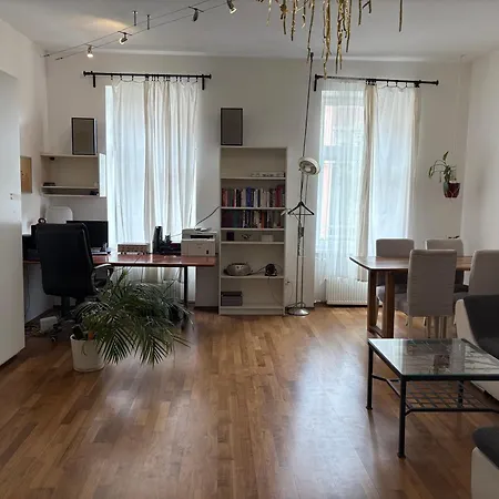 Gruen, Ruhig Und Zentral, Grosses Apartment Mit Gruenblick
