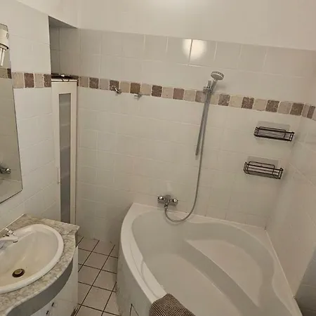 Vintage Budget Apartments