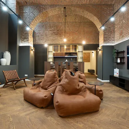 Spacious 3Br Escape With Sauna And Billiard In The City Center