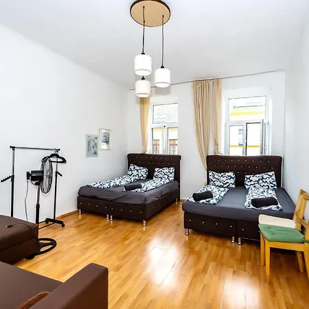 Family Rooms - 7 Minutes To Schoenbrunn Palace