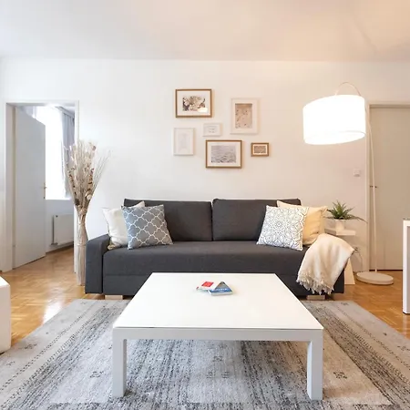Market, Metro, City Center By Jr City Apartments