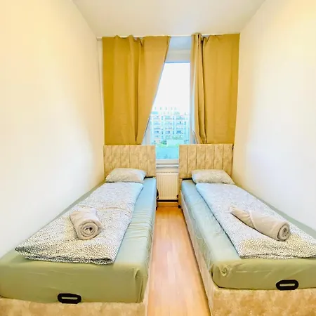 Comfortable 5Br Apt Well Connected Location