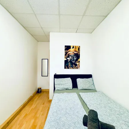 Stylish 2Br Shared Apt, Sleeps 6 Direct City Access