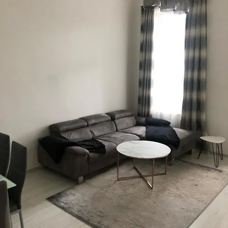 Charming Apartment Near City Center Fully Equipped, Prime Location