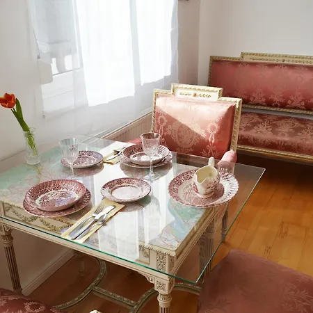 Living Like Sisi Apartment