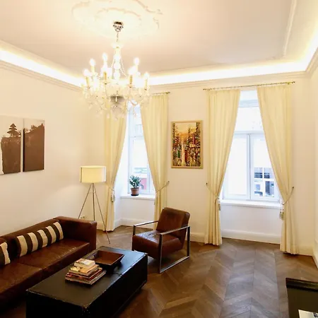 Urban Oasis In Neubau With Cozy Fireplace