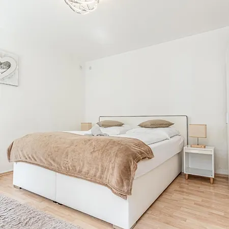 Beautiful 1BR Apt, 10 Min to Westbahnhof