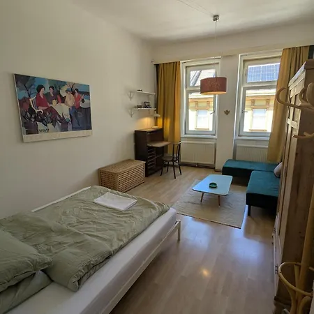 Cosy room in shared apartment with balcony