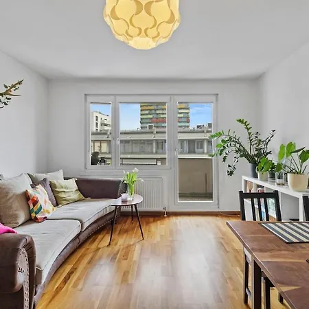 Cozy Apartment 8Min From Center