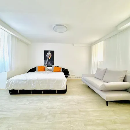Very Spacious Apartment For Up To 7P With Great Location