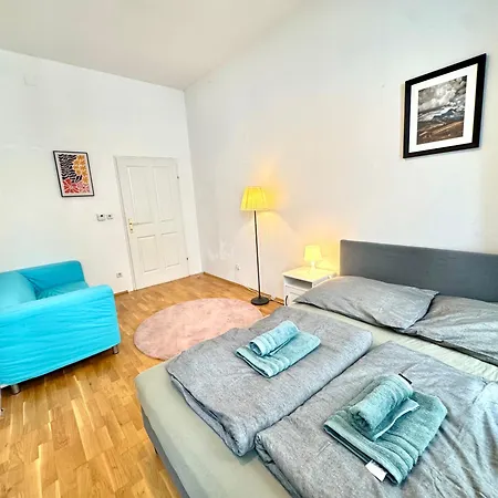 Charming Fully Furnished Apartment In Vienna