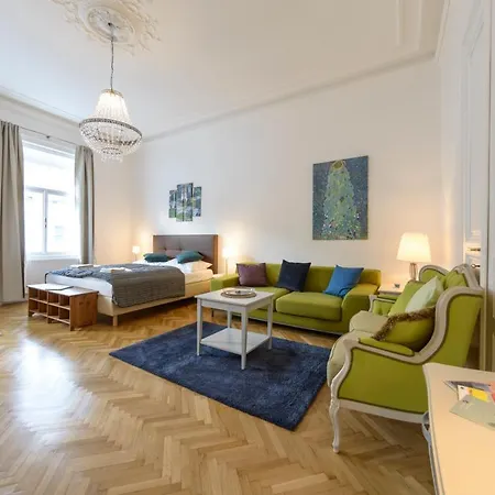 Senator Suite Stephansplatz By Ichbucheat