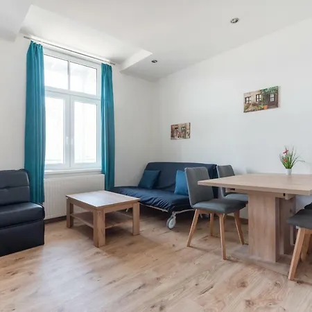 *New*, Central And Cozy Apartment With Large Balcony