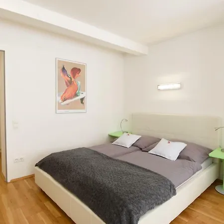 Design Apartment - Centrally Located