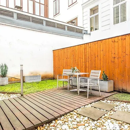 Beautiful Apartment In Vienna'S Heart