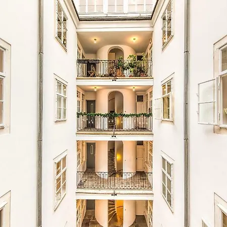 Beautiful City Apartment At Famous Ballgasse