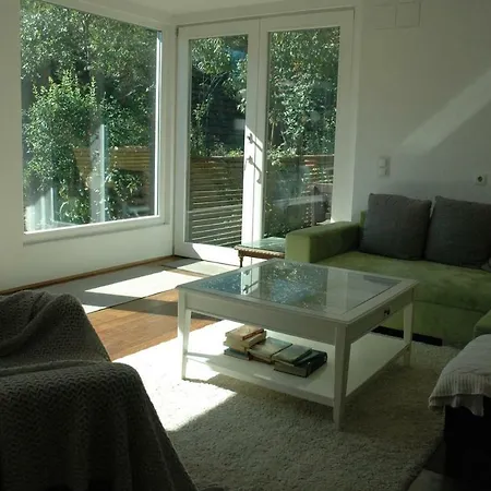 Ruhige, Grosse Ferienwohnung Am Muehlberg, Stadtrand