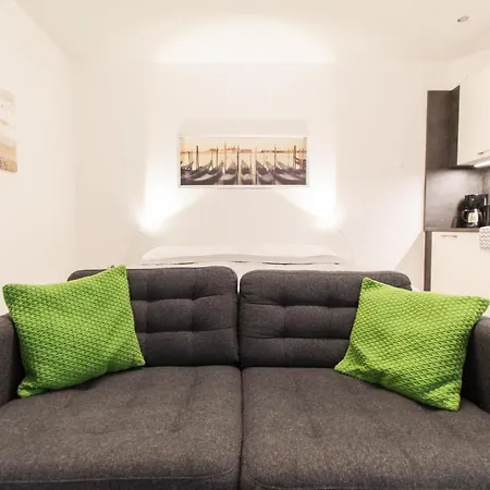 Checkvienna - Lerchenfelder Strasse Apartment