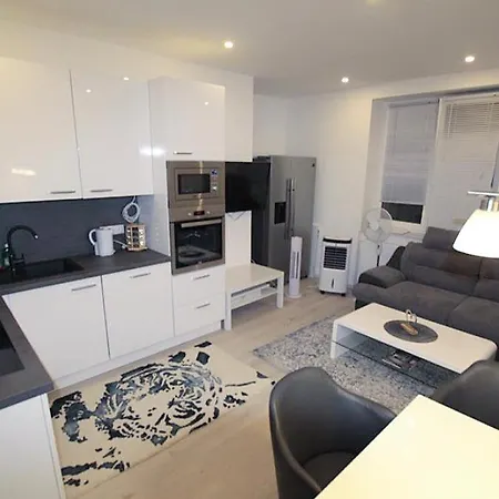 Apartament Theresa Tiana