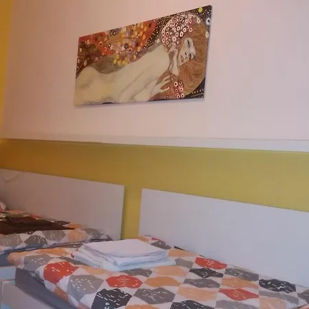 Geraeumige Zentrumsnahe Altbauwohnung
