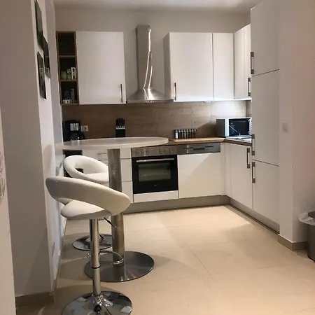 One Private Room In Luxury Apartment With Shared Kitchen And Shared Bathroom